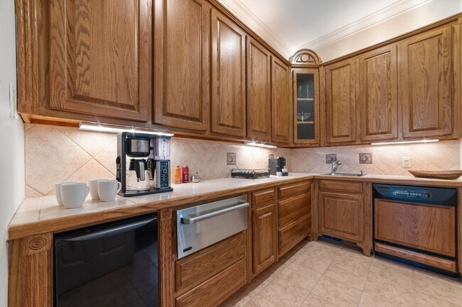 Building Photo - 450 Cox Rd