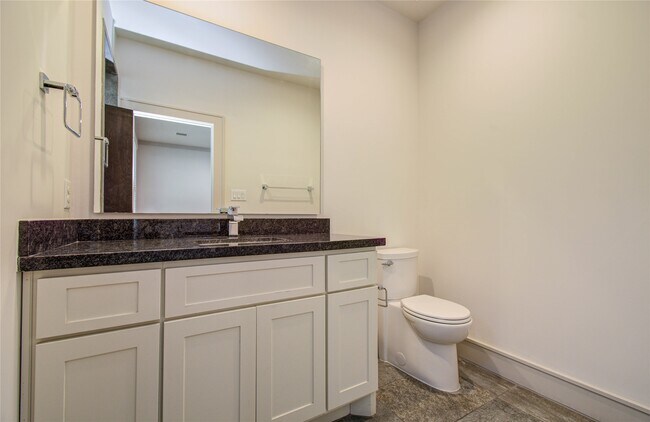 Building Photo - 1808 Ridgewood St