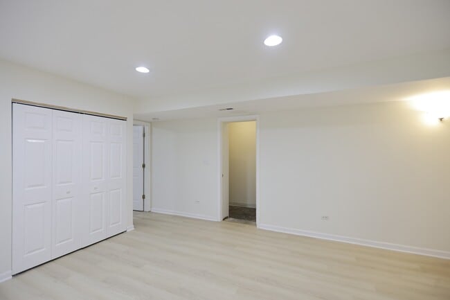 Building Photo - 1223 E 52nd St