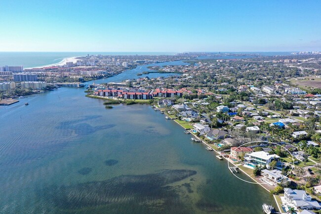 Building Photo - Luxurious Bay Front Home