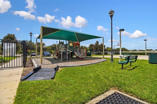 Building Photo - 7956 Carriage Pointe Dr