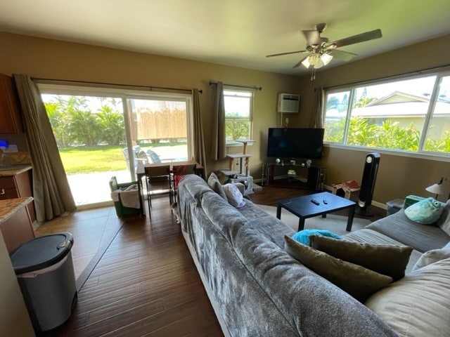 Livingroom - 76-6339 Kupuna St