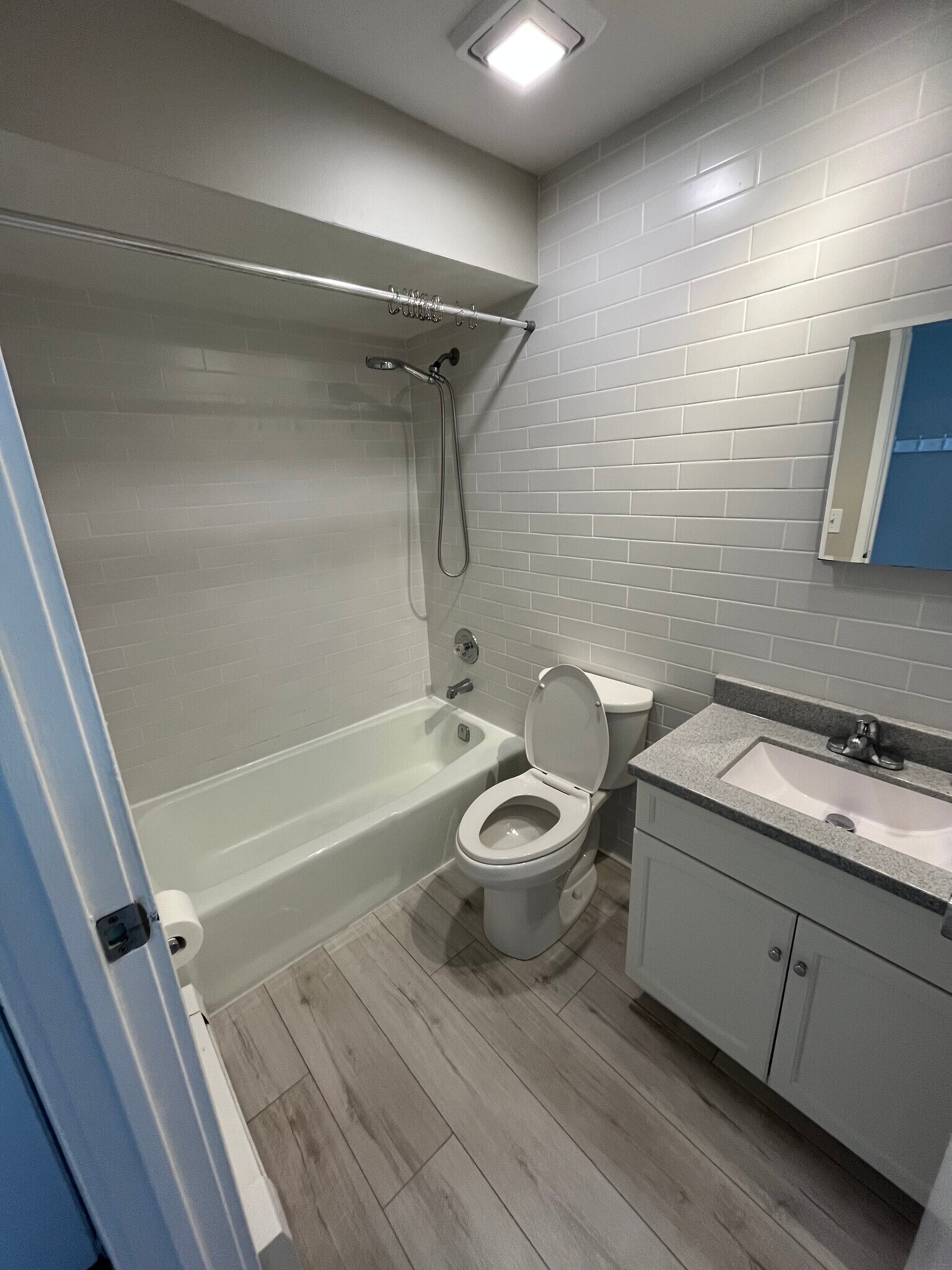 Building Photo - 5 Parkside Ct