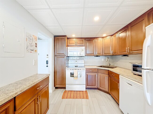 Building Photo - 2741 Taft St