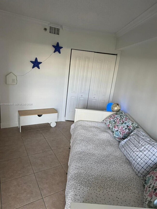 Building Photo - 3600 Mystic Pointe Dr