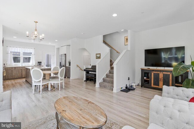 Building Photo - 40 Mural Walk NE