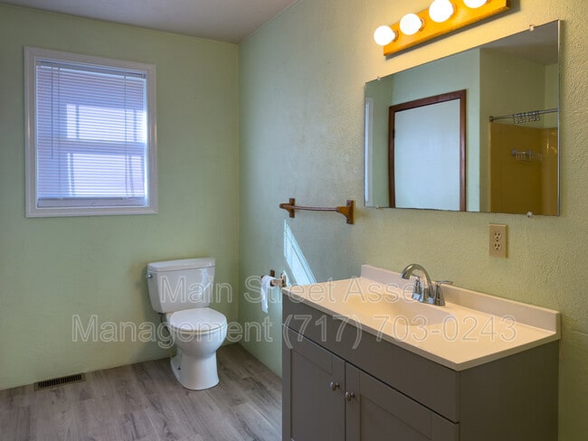 Building Photo - 735 Yellow Hill Rd