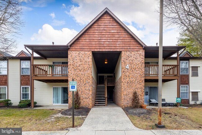 Building Photo - 43 Dover Ct