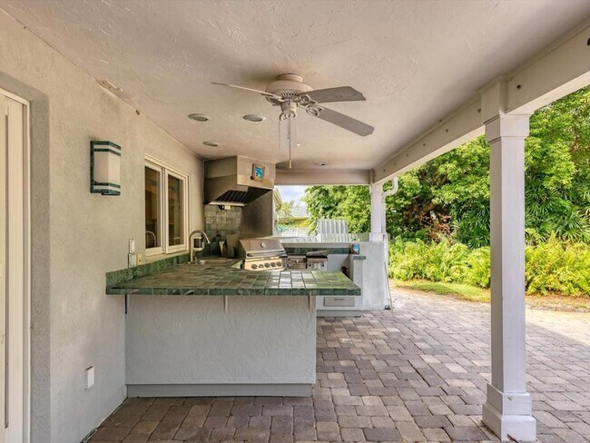 Building Photo - 3424 Tanglewood Dr