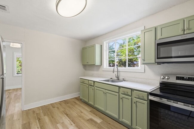 Building Photo - 116 Chester Ave