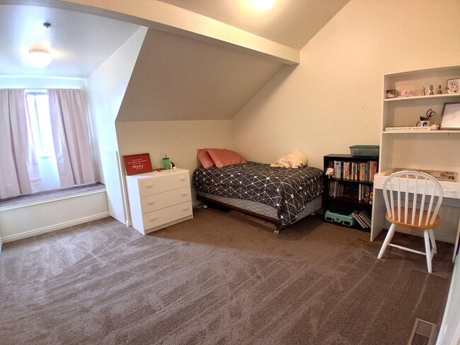 Building Photo - 62 W 700 N