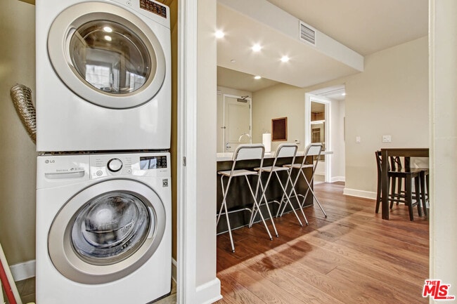 Building Photo - 589 Americana Way