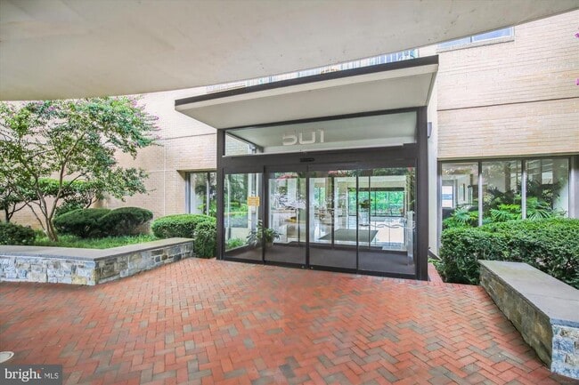 Building Photo - 501 Slaters Ln