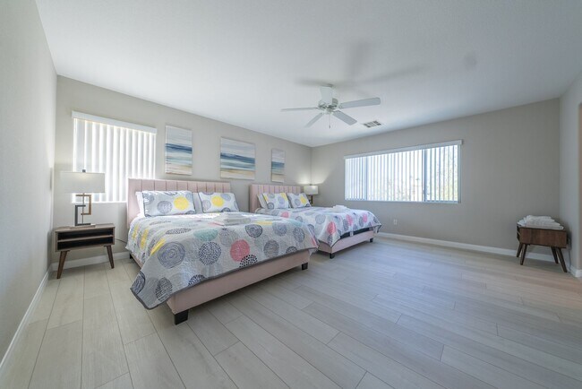 Building Photo - Spacious 4-Bed Family Home in Prime Las Vegas Location!