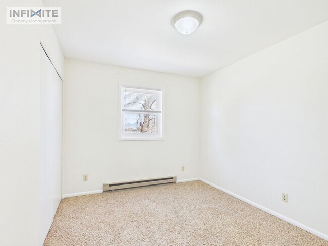 Building Photo - 3 Bedroom off East Valley Center!