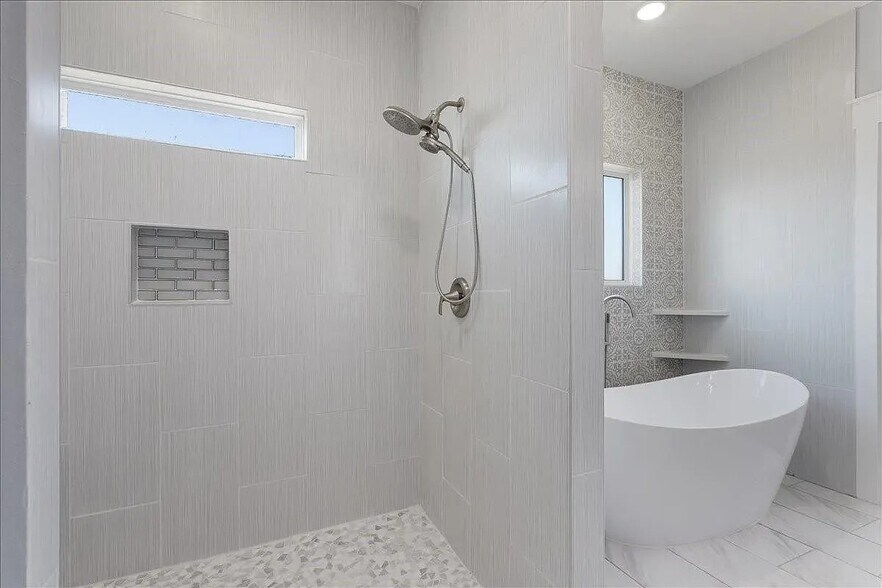 Building Photo - 2355 County Road 376