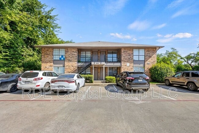 Building Photo - 1939 Cranford Dr