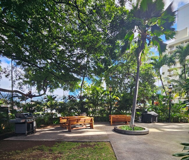 Building Photo - Waikiki - Liliuokalani Gardens: A Studio, ...