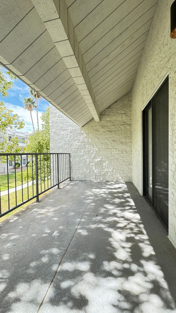 Building Photo - Eastside (Golf Links and Pantano) spacious 2nd floor 2 bed, 2 bath condo!