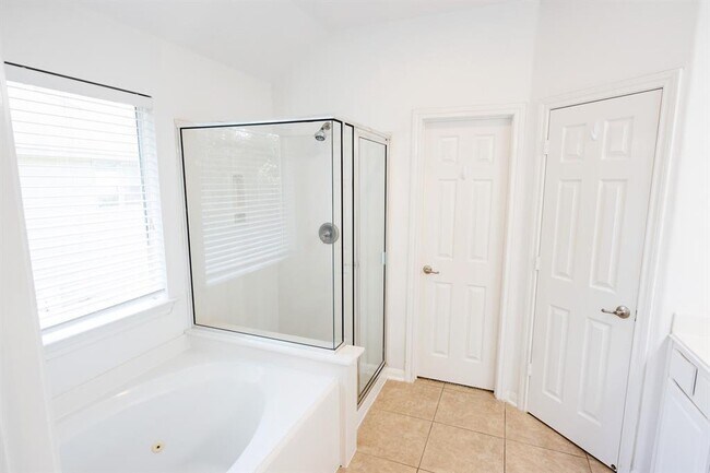 Building Photo - 23 S Burberry Park Cir