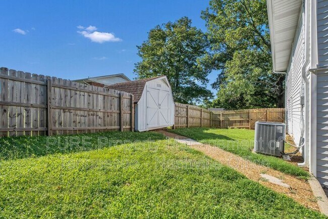 Building Photo - 2601 Oakwood Ave
