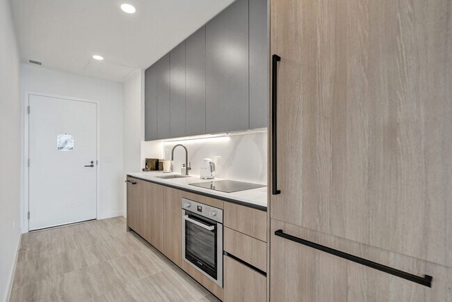 Building Photo - 580 72nd St