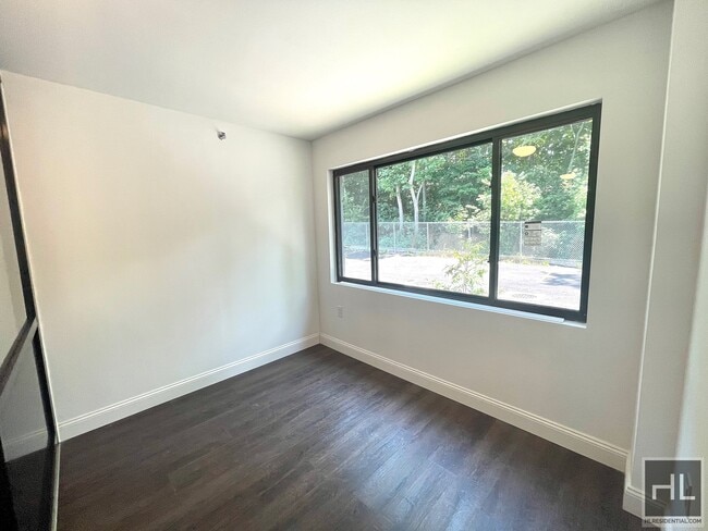 Building Photo - Alderton St