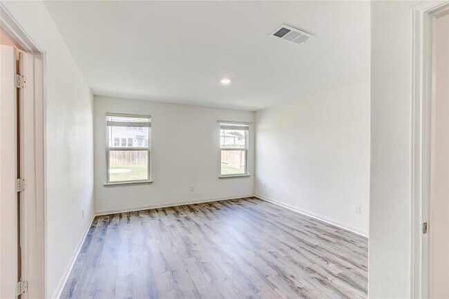 Building Photo - 18744 Speculator Ln