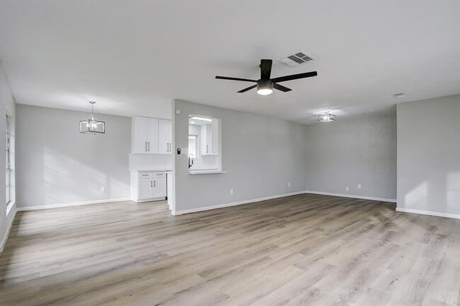 Building Photo - 2710 Virginia Colony Dr