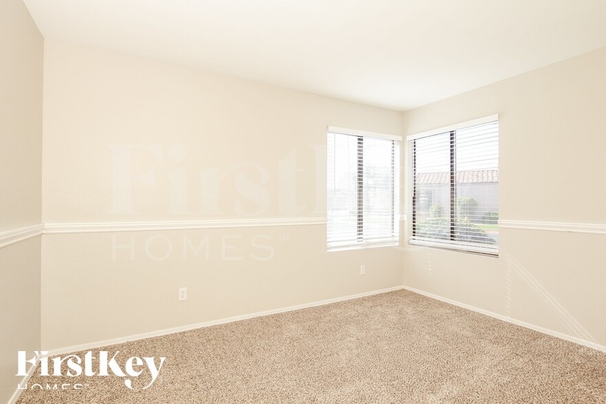 Building Photo - 14915 N 86th Dr