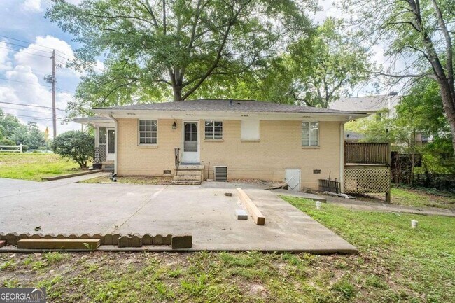 Building Photo - 1401 Briarwood Rd NE