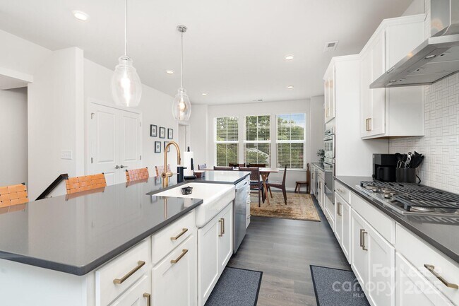 Building Photo - 408 Catawba Ave