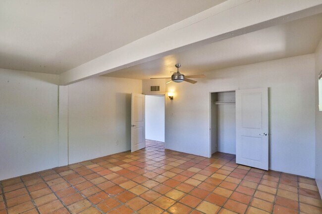 Building Photo - 3 Bedroom + den with pool