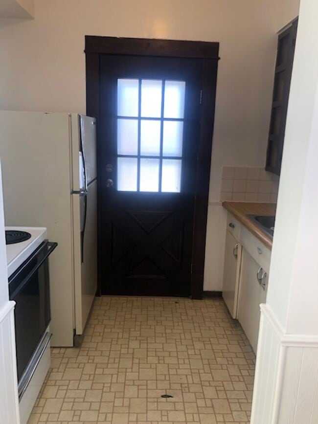 Building Photo - 311 N Dewey St