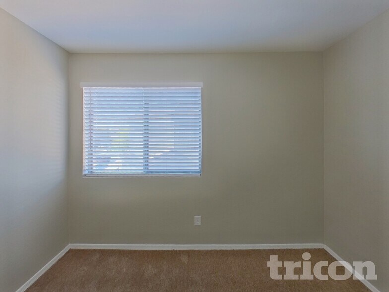 Building Photo - 43846 W Magnolia Rd