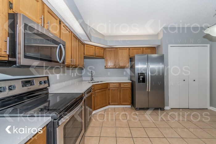 Building Photo - 1846 Manitoba Ct N