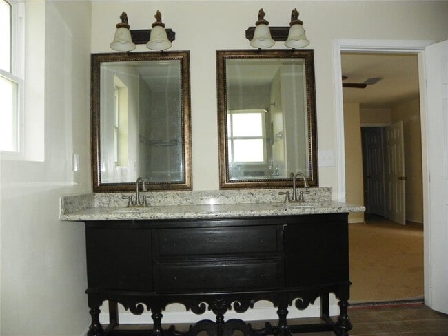 Building Photo - 18027 Bambriar Dr