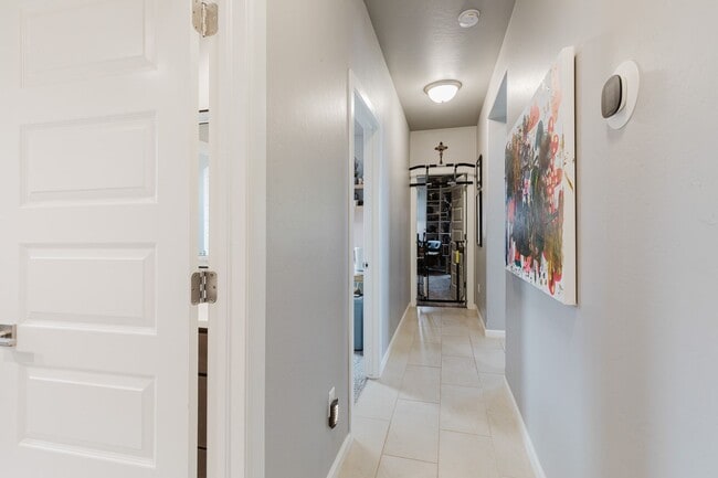 Building Photo - Modern 5 Bedroom Home with Solar Panels - MOVE IN SPECIAL: FIRST MONTH FREE!