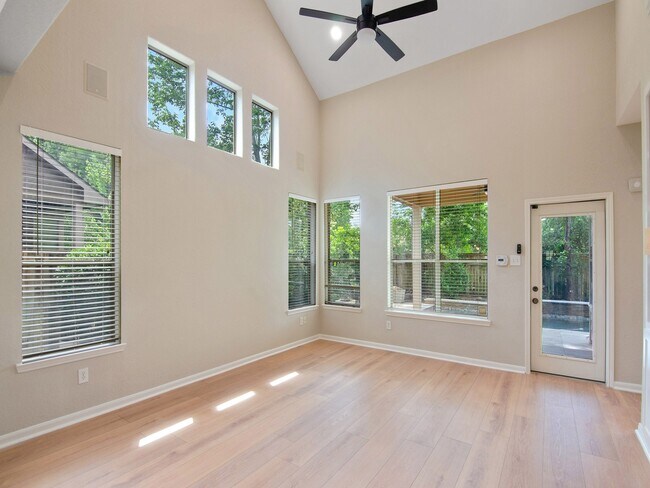 Building Photo - 54 Douvaine Ct