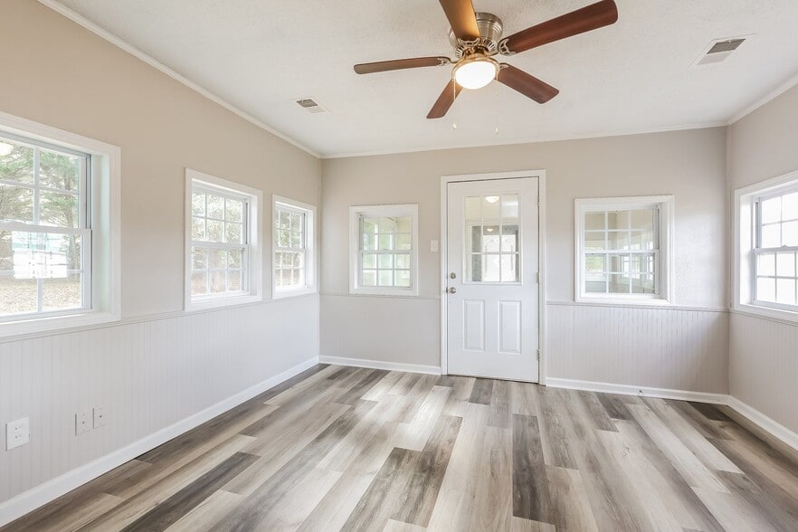 Building Photo - 675 Hammett Store Rd