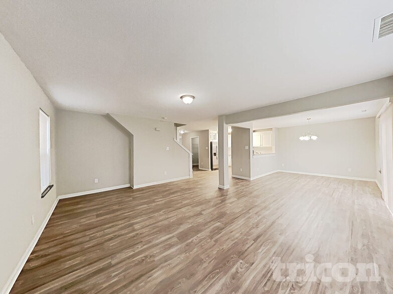 Building Photo - 2028 Dunsmore Ln