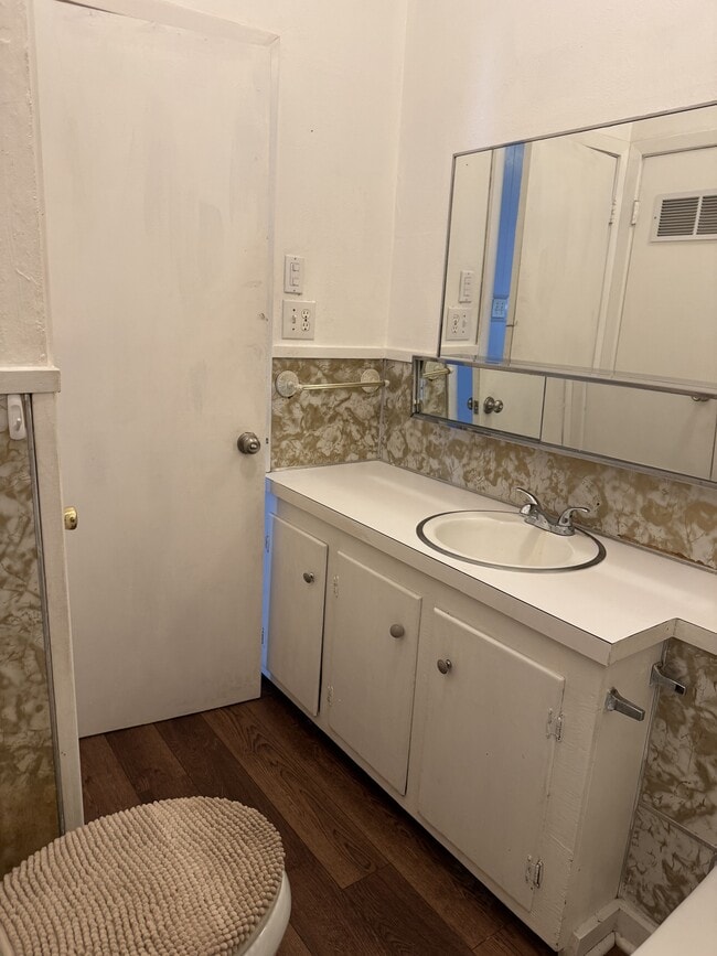 Building Photo - 1608 Elgin Ave