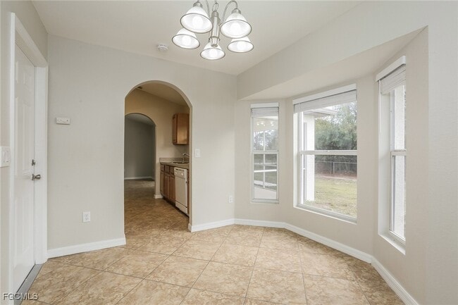 Building Photo - 944 Berg St E