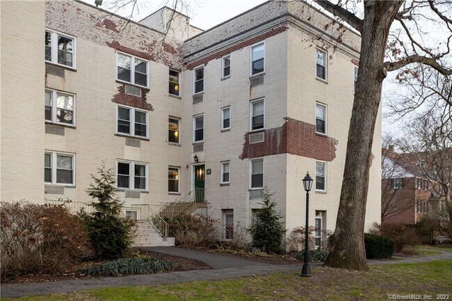 Building Photo - 140 Summer St