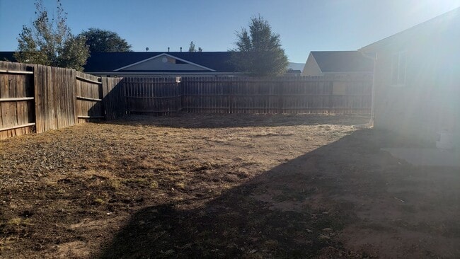 Building Photo - 3 bedroom, 2 bathroom twin home in Lamplight