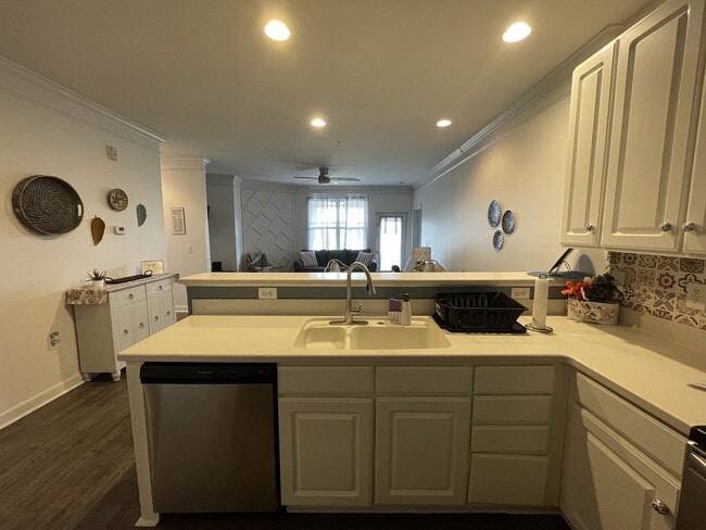 Building Photo - 395 S Crow Creek Dr