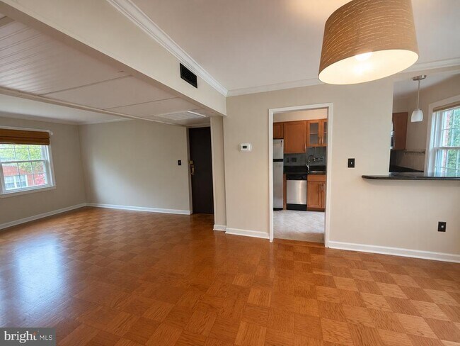 Building Photo - 6622 Boulevard View