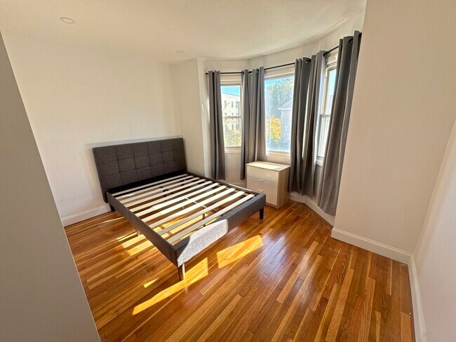 Building Photo - 287 Dorchester St