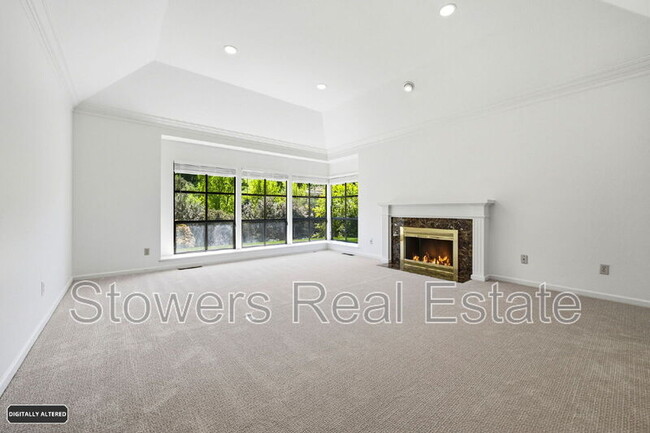 Building Photo - 618 Banister Ln