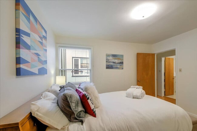 Building Photo - 1021 Greenwich St